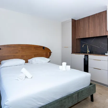 Merlot - Welkeys Канны